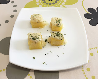 Potato cubes with cheese sauce