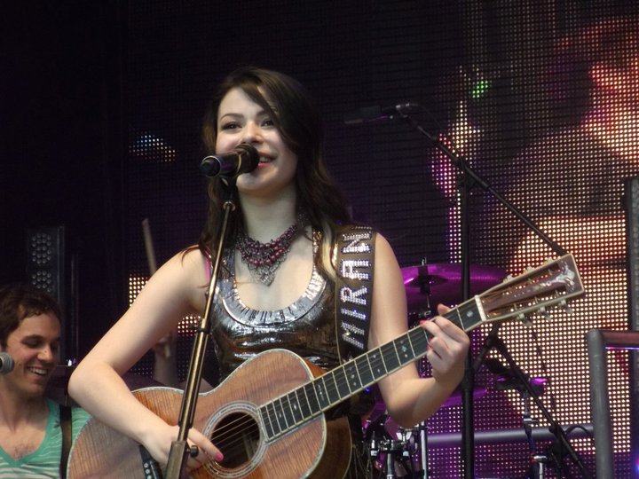 Nickelodeon Fansite: Miranda Cosgrove: Dancing Crazy Summer Tour