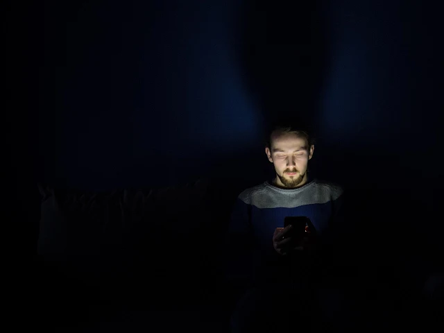 If your Smartphone does not support night mode here are 5 Best Android Apps that Reduce Eye Strain for Night Reading