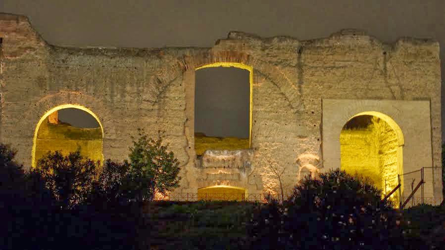 Termas de Caracalla iluminadas