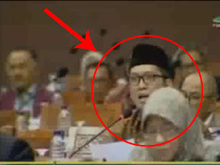 Merinding!! DPR Geram dan Semprot Presiden dan Kapolri Terkait Penodaan Bendera Merinding!! DPR Geram dan Semprot Presiden dan Kapolri Terkait Penodaan Bendera
