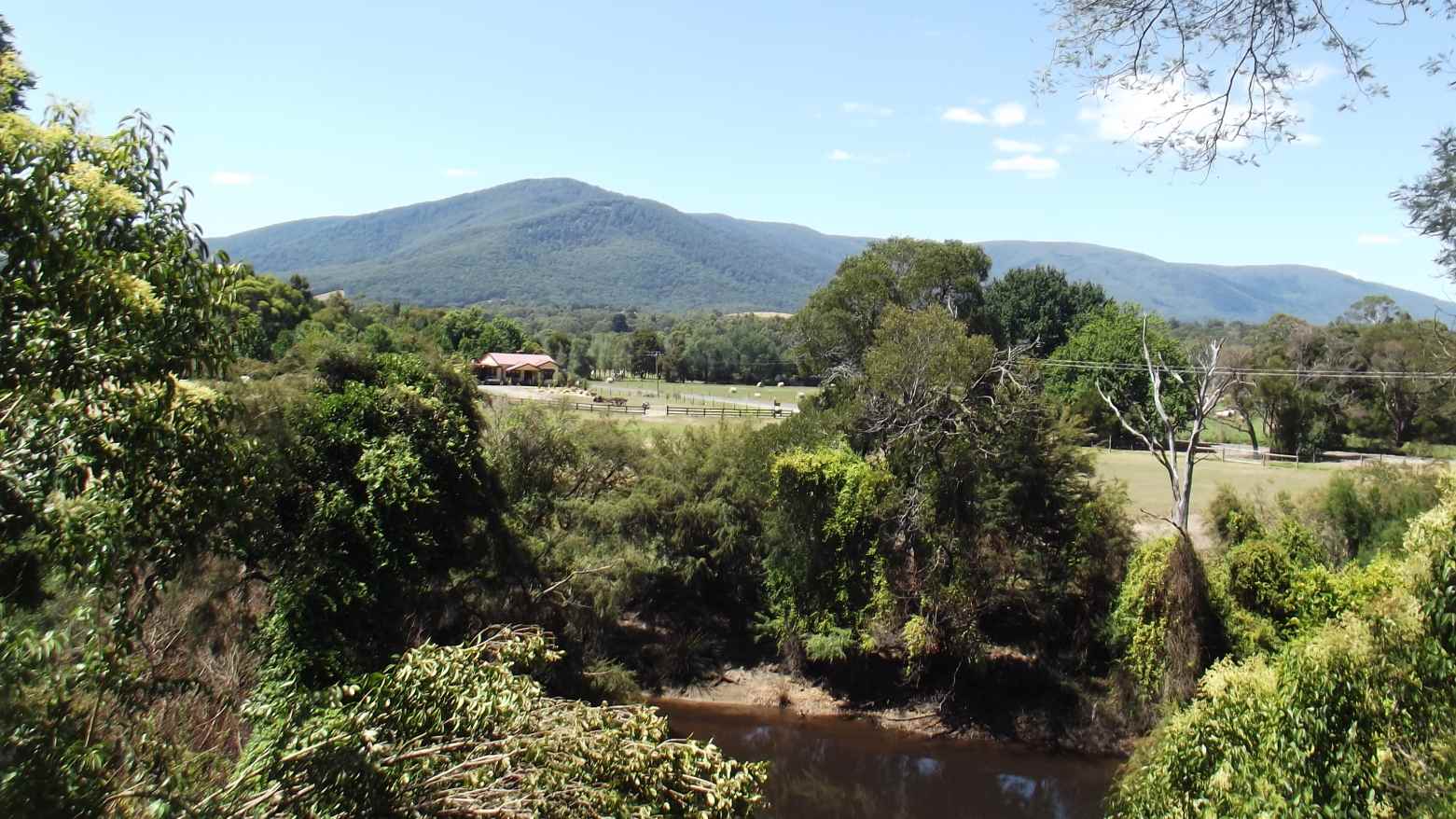 TRACKS, TRAILS AND COASTS NEAR MELBOURNE Warburton Rail Trail Launching Place