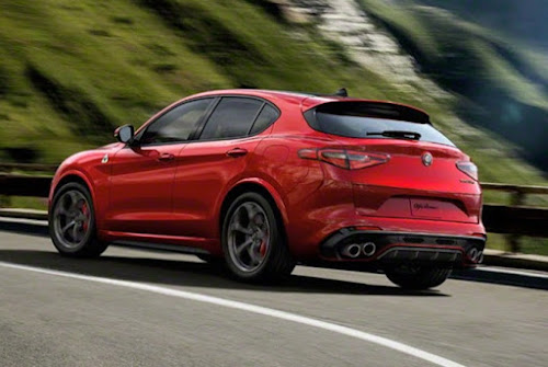 Stelvio Quadrifoglio Rear Quarter