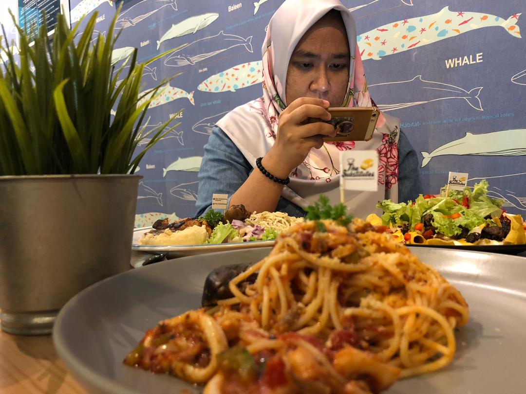 PANGGILAN YANG PALING DIRINDUI Aku Ain Kau Siapa