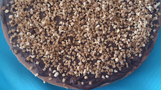 tarta pastel bombones ferrero rocher chocolate crocanti almendra avellanas chocolate postre fiesta celebración fácil sin horno cuca