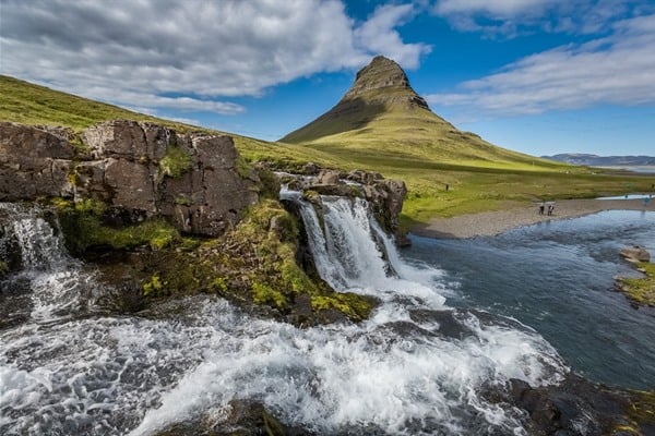 Kirkjufell, Gunung dengan Pemandangan Menakjubkan Kirkjufell, Gunung dengan Pemandangan Menakjubkan