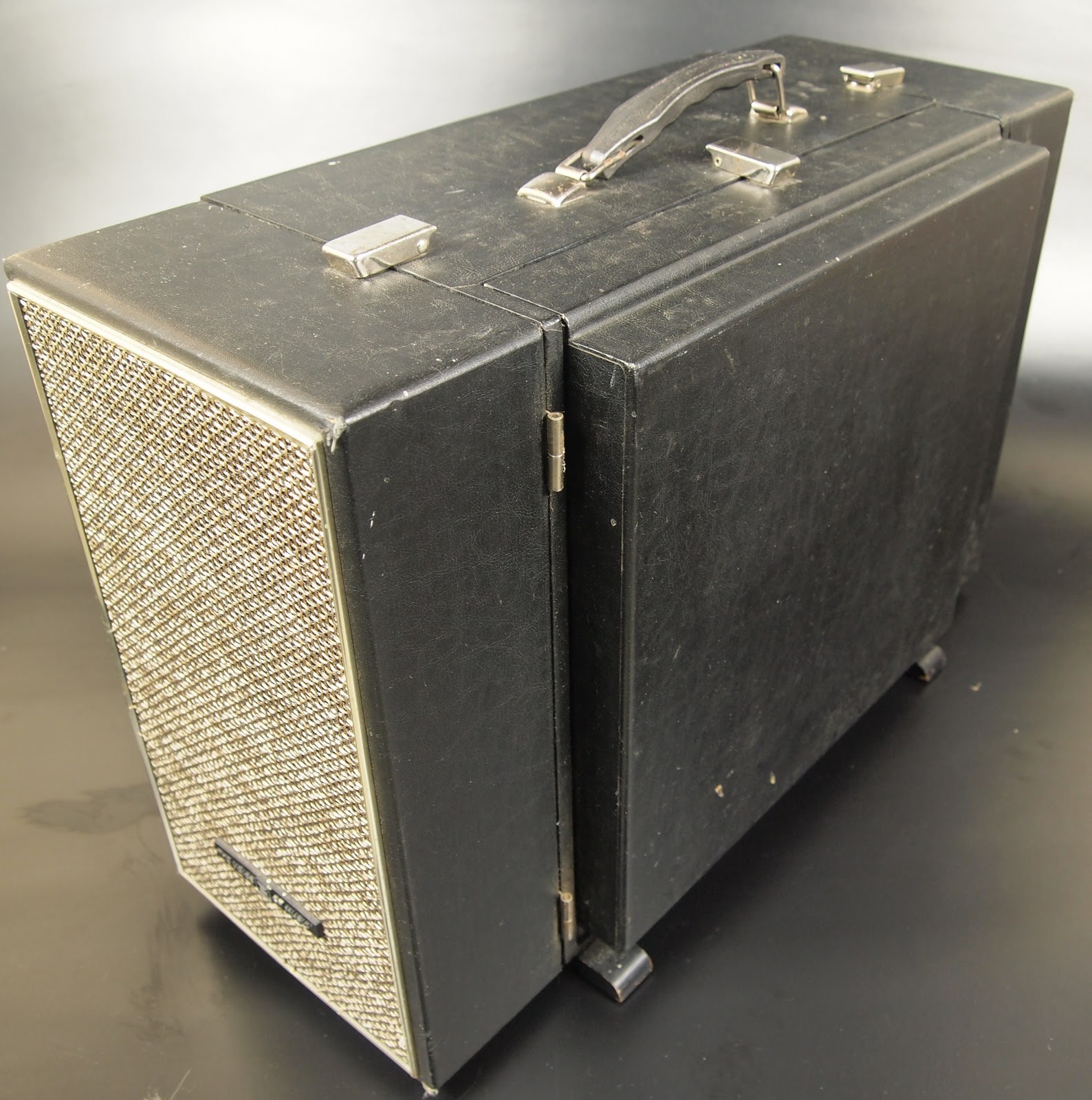 Stumptown Traders: 1966 Voice of Music Model 362 Three Piece Phonograph