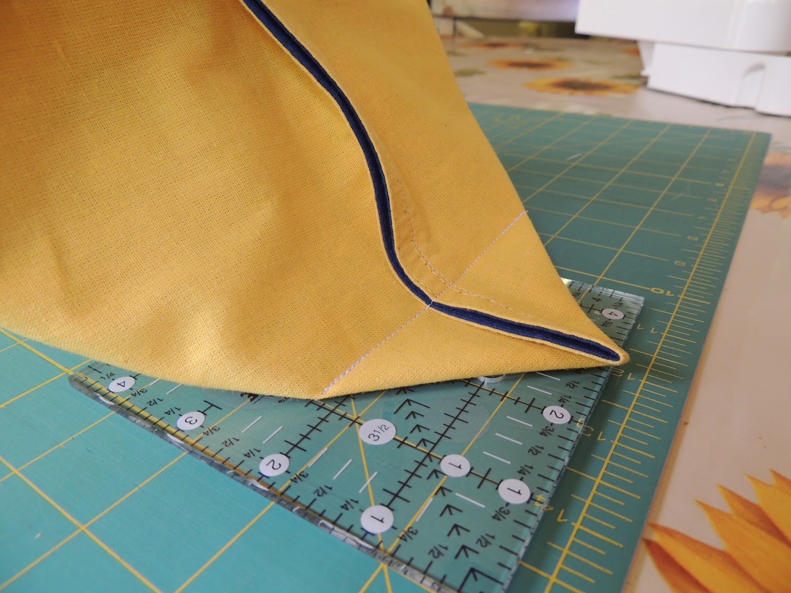 How To Make A Zippered Bag From A Placemat