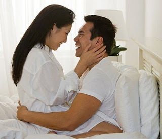 Lên giường cùng bạn gái, ngủ với vợ, yêu nhau trên giường