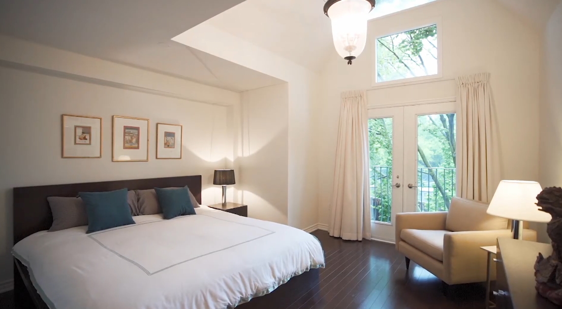 Tour 35 Marlborough Ave, Toronto vs. 26 Interior Design Photos