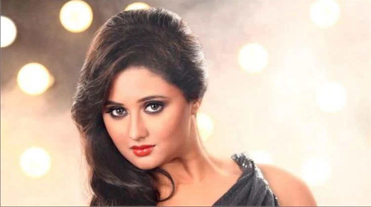 rashami-desai-suffered-from-psoriasis