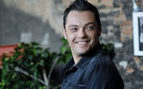 SCARICA ED ERO CONTENTISSIMO TIZIANO FERRO