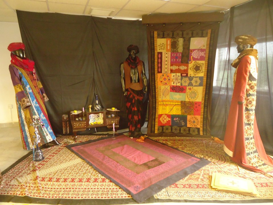 Hec library database picture