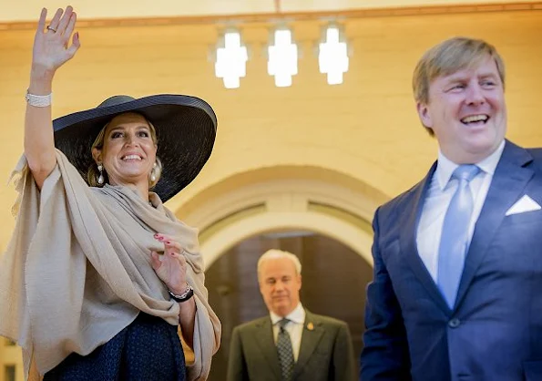 Queen Maxima wore Natan Lace Dress, Natan Pumps, Natan pearl necklace, Pearl Earrings, Velentino Sunglass