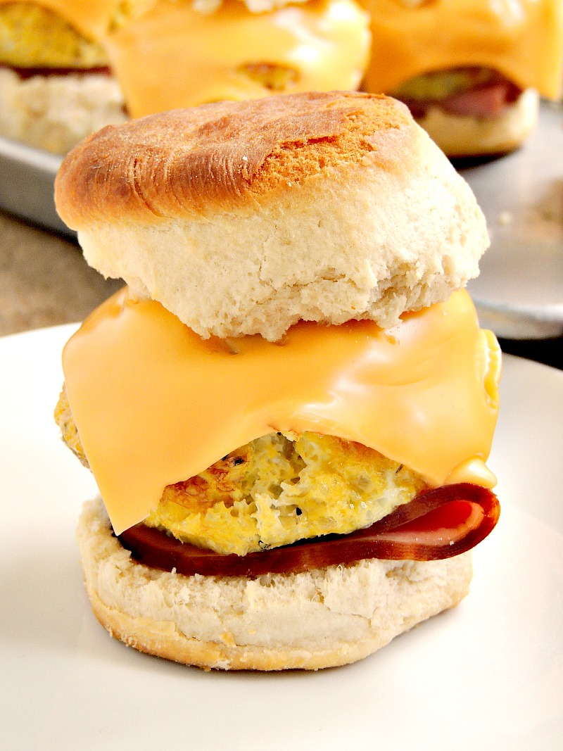 Quick, easy, and kid friendly, these Mile High Denver Omelet Biscuits are sure to be a crowd pleaser from www.bobbiskozykitchen.com