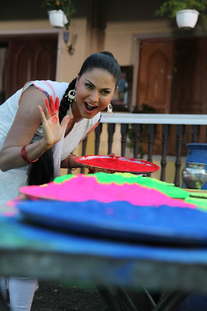 Veena Malik holi celebration 2013