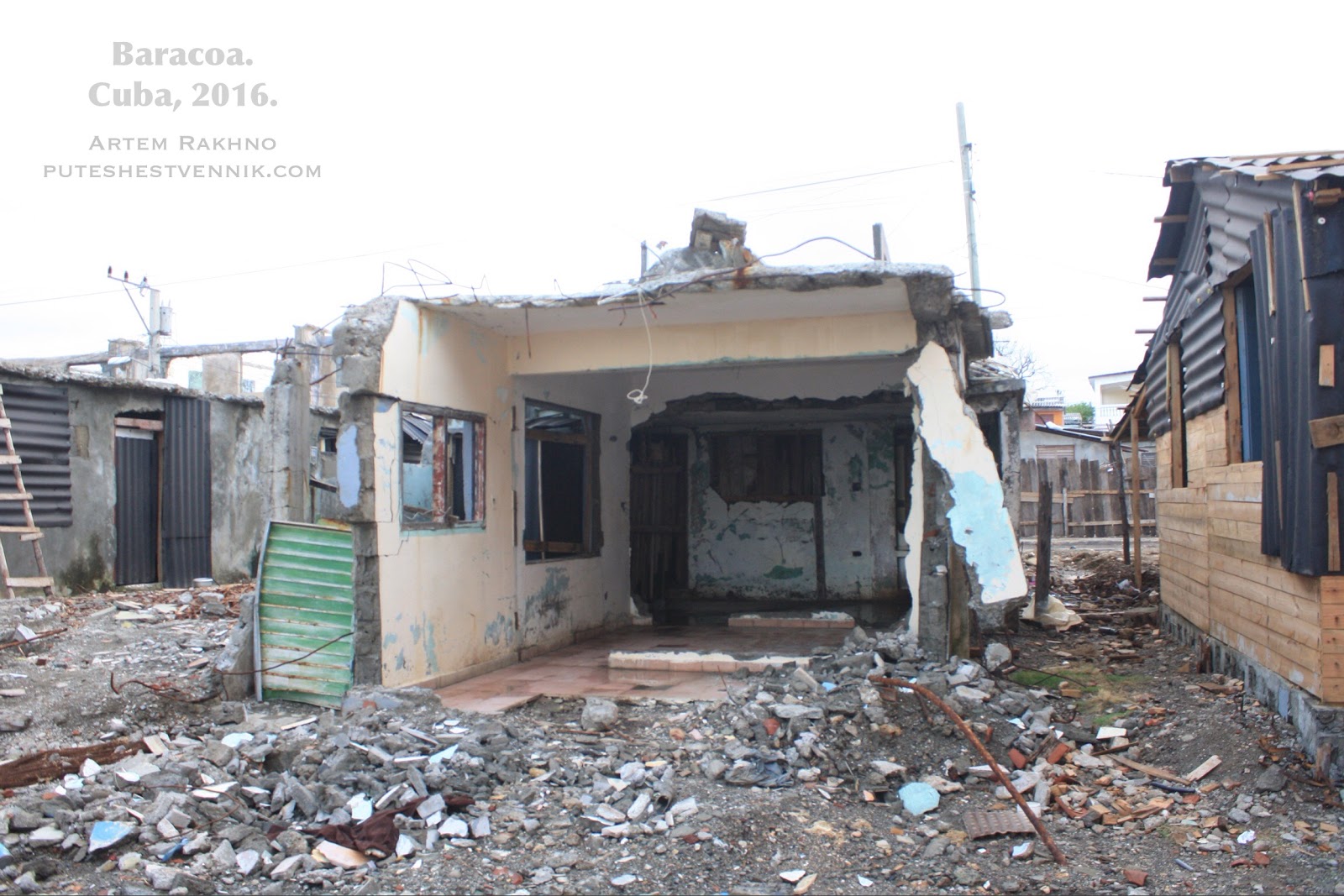 Развалины дома после урагана на Кубе
