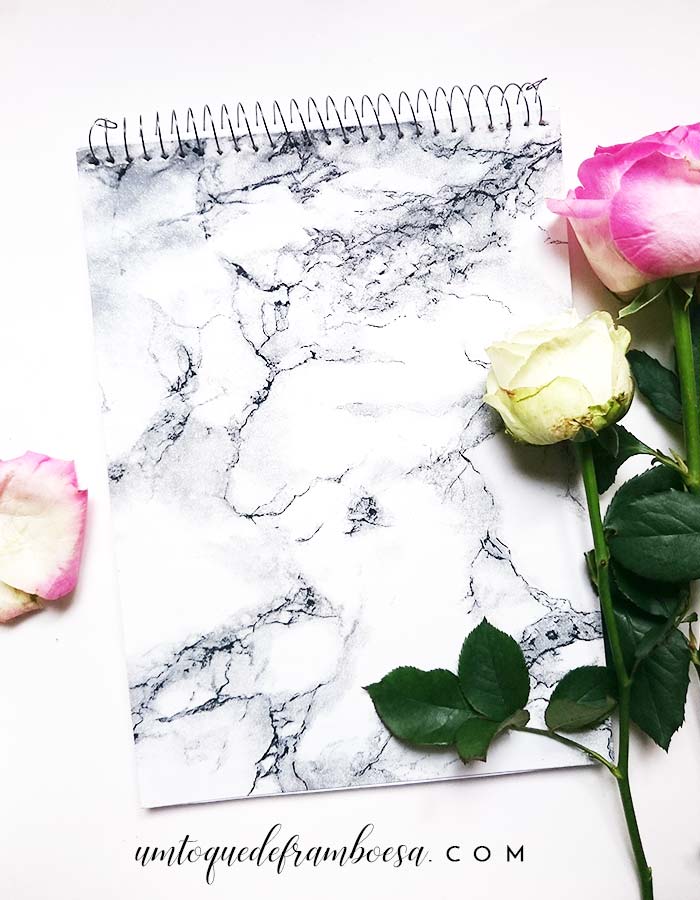 DIY e inspiração: caderno marmorizado