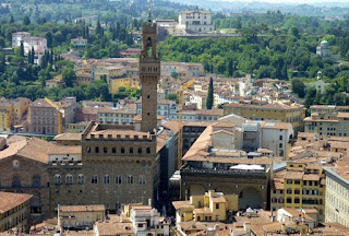 Torre de la Vacca y Palazzo Vecchio desde la cúpula del Duomo de Florencia. Torre de la Vacca y Palazzo Vecchio desde la cúpula del Duomo de Florencia.