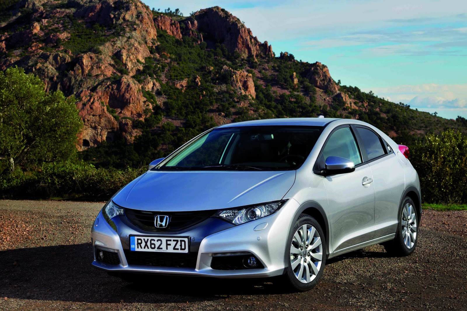 Irish Car+Travel Magazine Honda Civic 1.6 diesel arrives