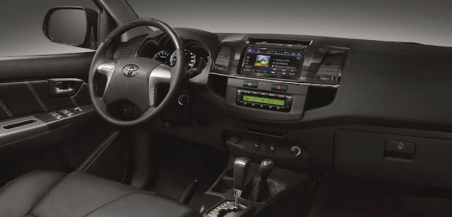 So sánh Toyota Innova và Fortuner: Lựa chọn nào cho xe 7 chỗ ? noi that fortuner v - - So sánh Toyota Innova và Fortuner: Lựa chọn nào cho xe 7 chỗ ?