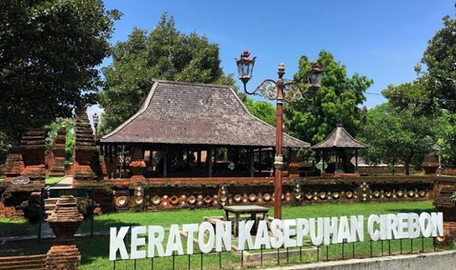 2. Keraton Kasepuhan 2. Keraton Kasepuhan