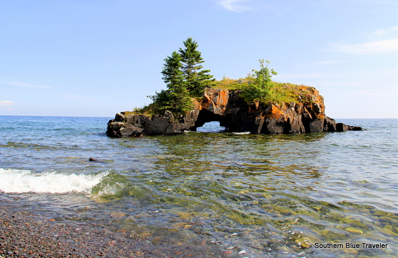 Southern Blue Traveler HOLLOW ROCK (Grand Portage), MINNESOTA