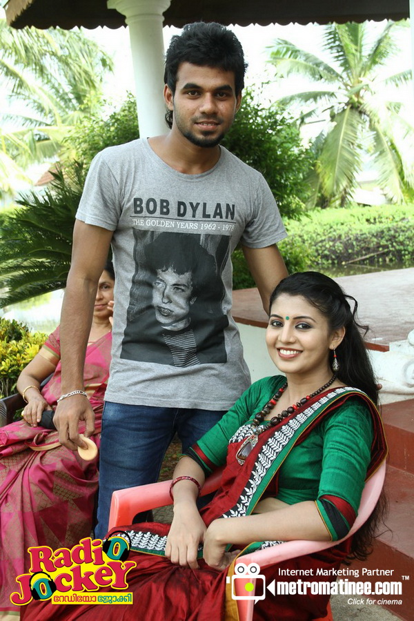 Nimisha Malayalam Actress Hot Pics Photos In Saree From Radio Jockey
