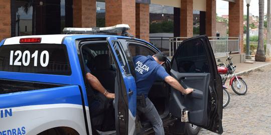 Homem acusado de estuprar cinco filhas é preso em Brumado Homem acusado de estuprar cinco filhas é preso em Brumado
