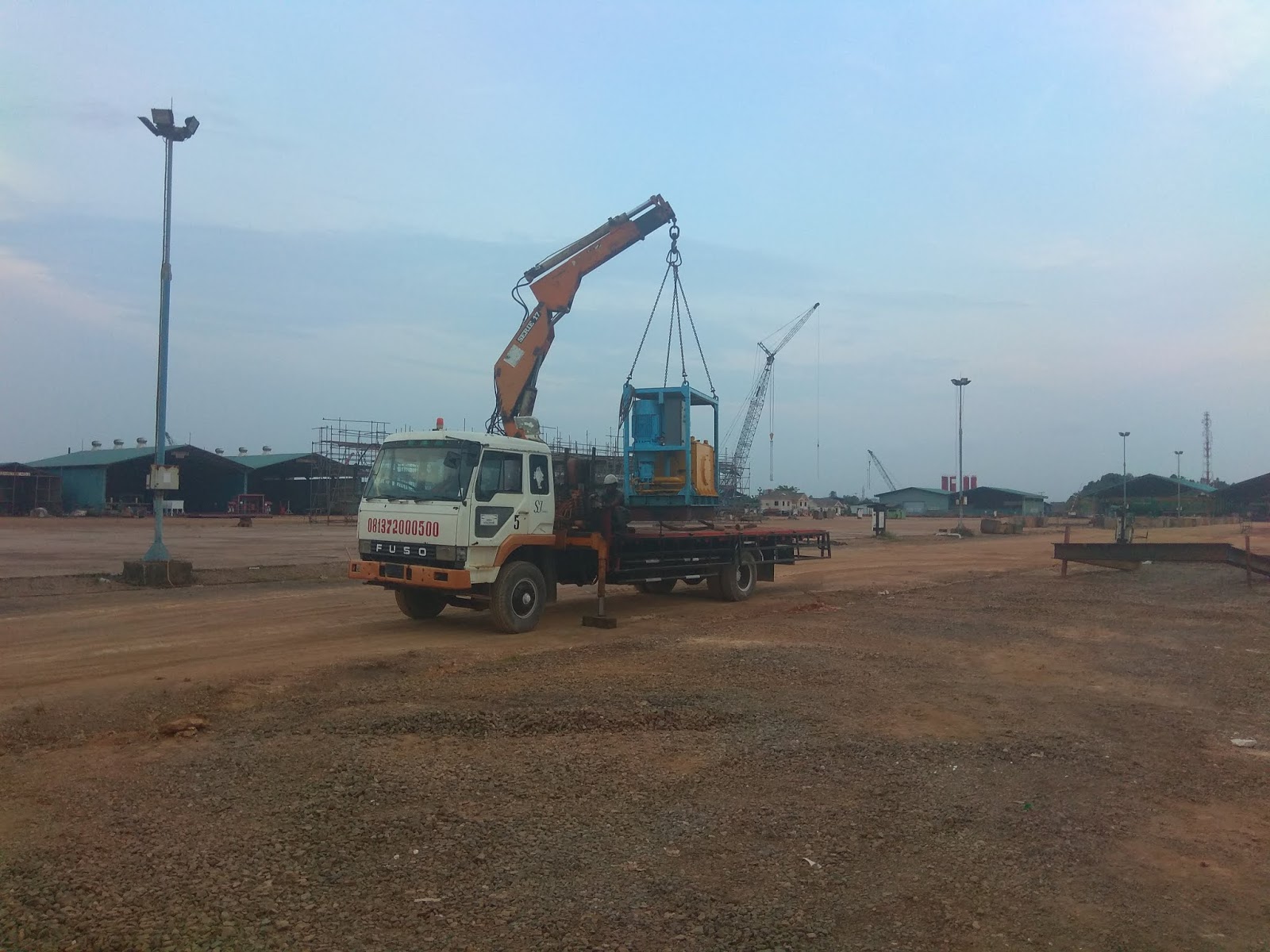 Rental Crane Batam Lounching Tongkang Alkaid oleh PT.Sinar Jaya