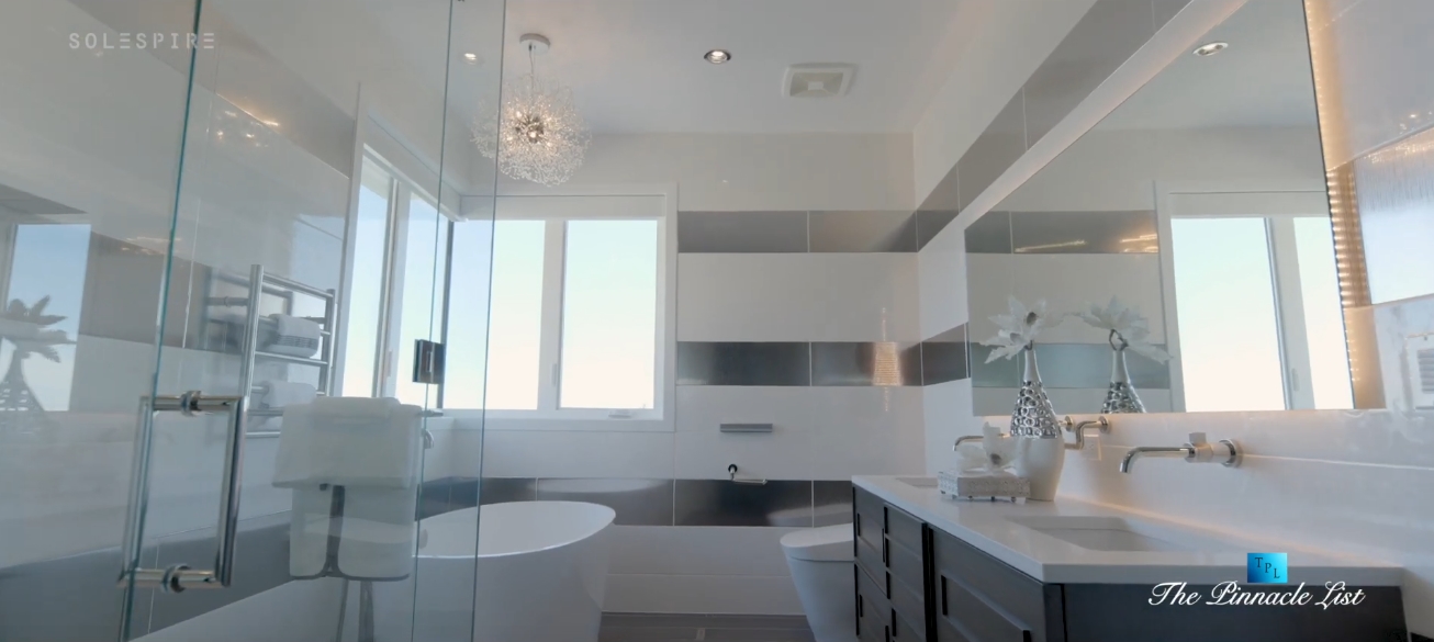 38 Photos vs. 2111 & 2121 Union Court , West Vancouver Luxury Homes Interior Design Tour