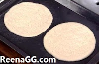 कैसे बनाएं पिज्जा बेस बनाने की विधि | Pizza Base Recipe in Hindi