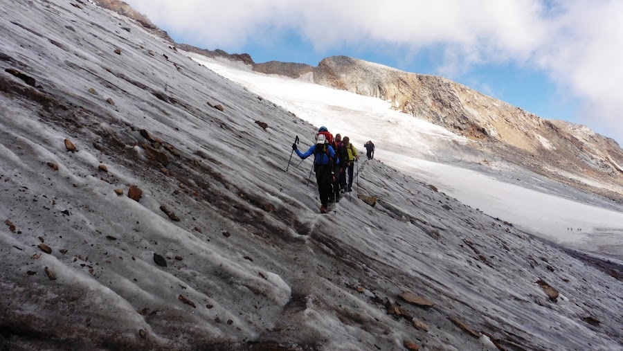 refugio-gnifetti-monte-rosa-italia-enlacima-alpes