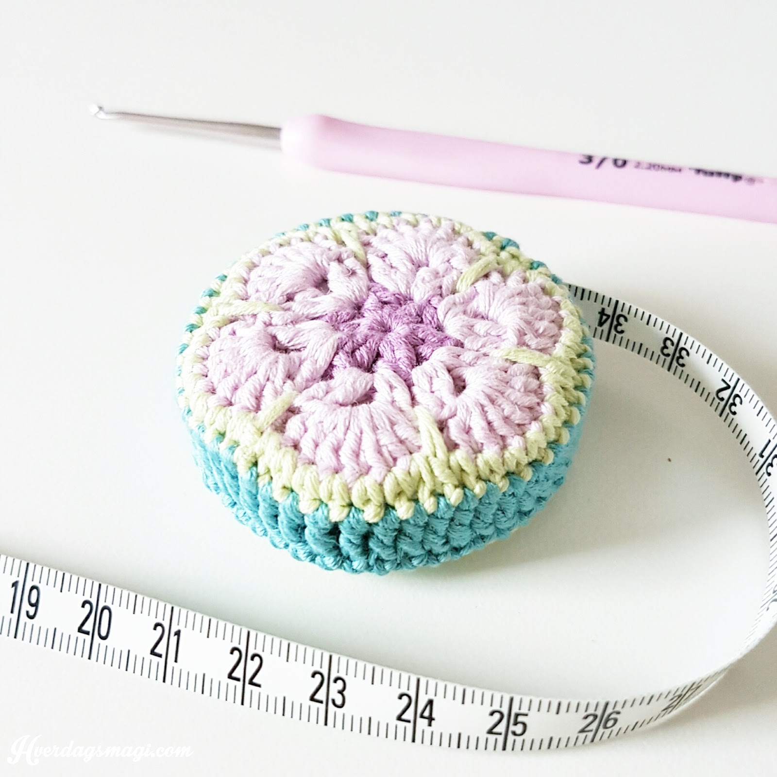 HVERDAGSMAGI African Flower tape measure, crochet pattern