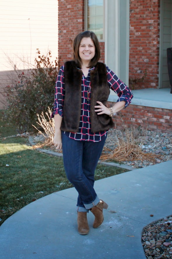 Fur vest, pattern shirt, cuffed jeans, cute shoes - perfect outfit for a casual Christmas Party