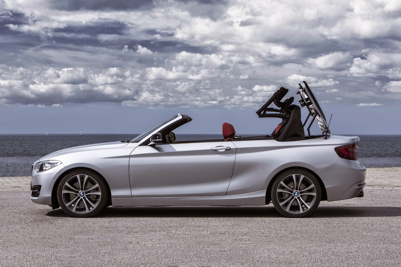 BMW 2 Series Convertible roof action BMW 2 Series Convertible roof action