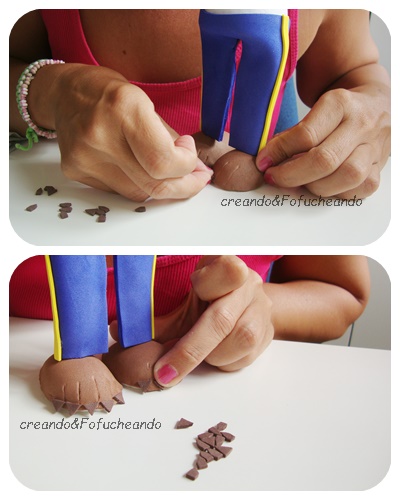 pegando-uñas-fofucho-bestia-tutorial-fofuchos-bella-y-bestia-colaboración-con-creavea