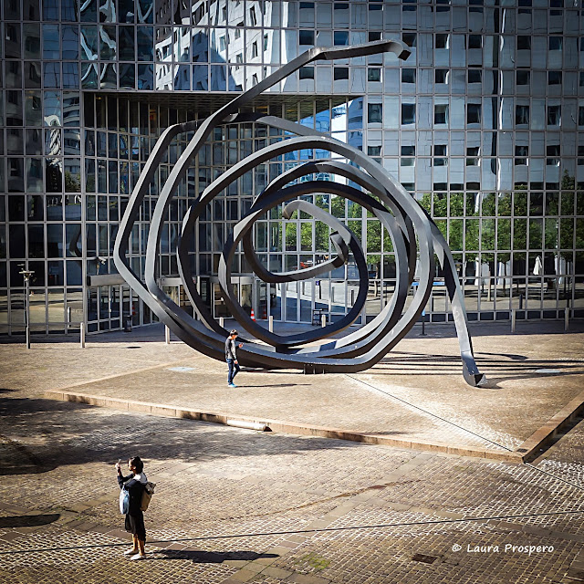 Doubles lignes indéterminées - Obra de Bernar Venet © Laura Prospero