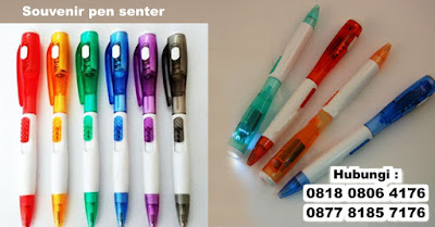 Souvenir pen senter untuk perayaan natal anda