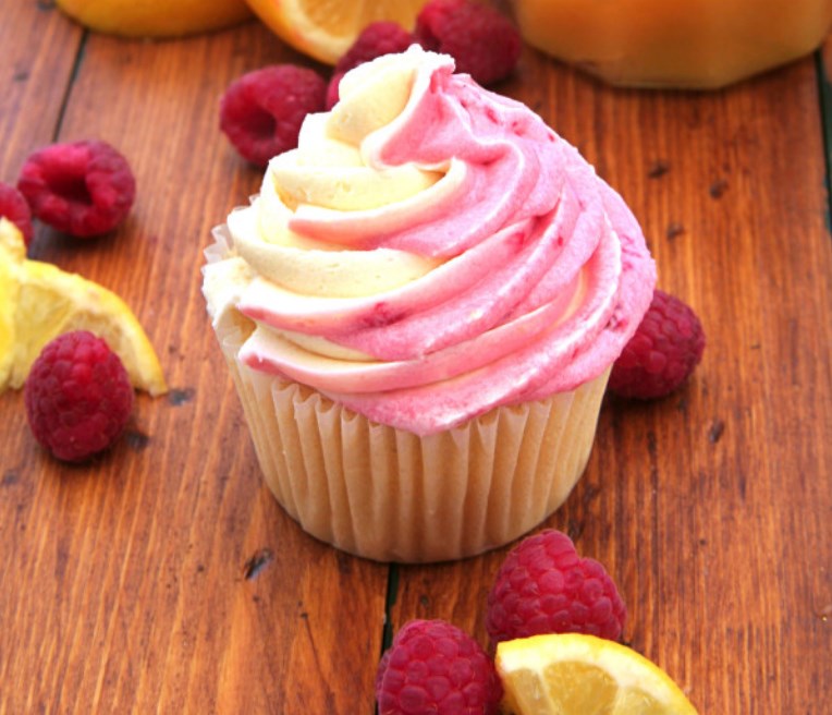 Raspberry Lemon Cupcakes #summer #desserts