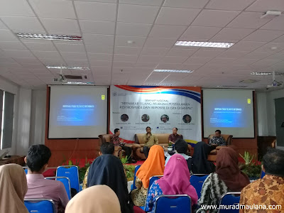 Seminar Nasional “Menakar Ulang Muruah Pustakawan: Retrospeksi dan Reposisi di Era Disrupsi” Seminar Nasional “Menakar Ulang Muruah Pustakawan: Retrospeksi dan Reposisi di Era Disrupsi”