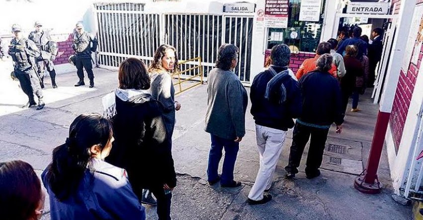 Más de 25 mil maestros de Arequipa, Puno, Cusco y Tacna rindieron examen para ascenso en la escala magisterial y para ocupar cargos directivos Más de 25 mil maestros de Arequipa, Puno, Cusco y Tacna rindieron examen para ascenso en la escala magisterial y para ocupar cargos directivos