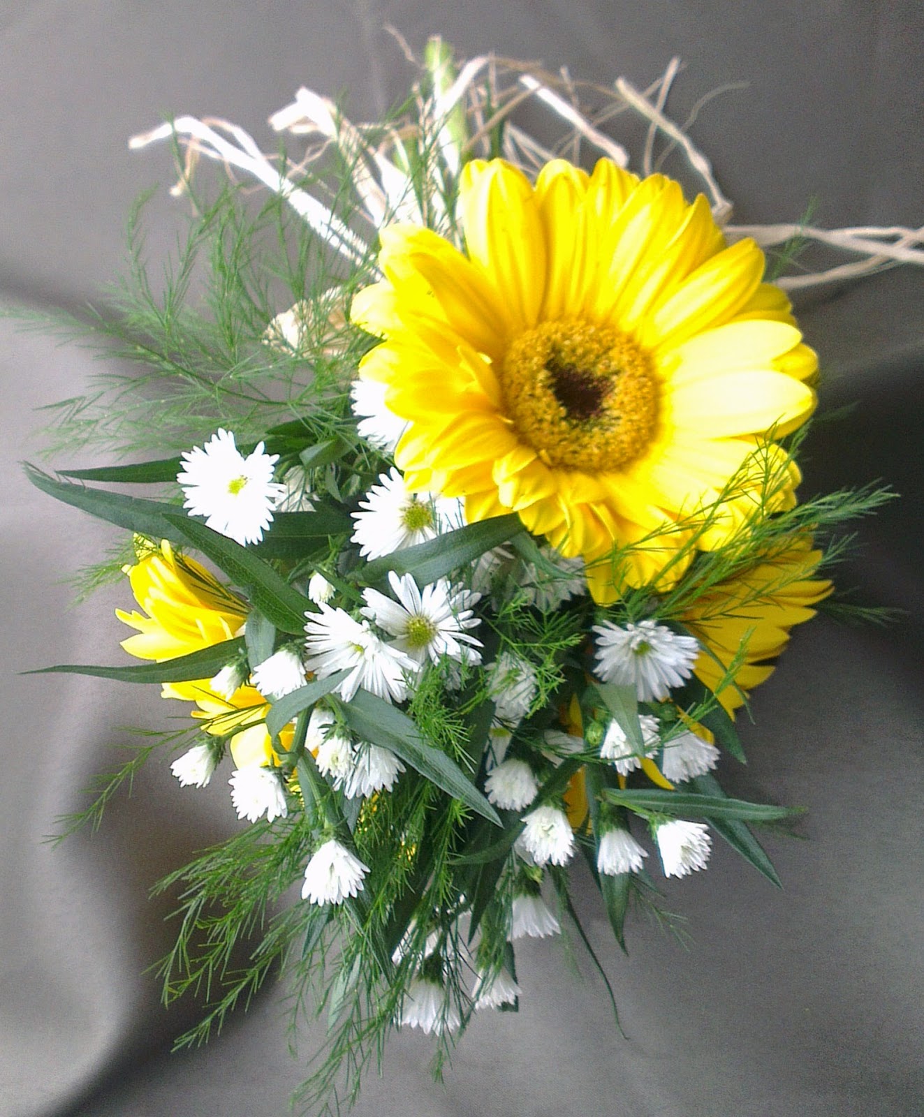 Sandra's Flower Studio. Sunny sunflowers, gerberas and daisy wedding