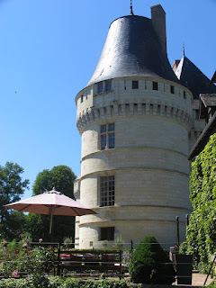 parasol outside Chateau de l'Islette in the Loire Valley 