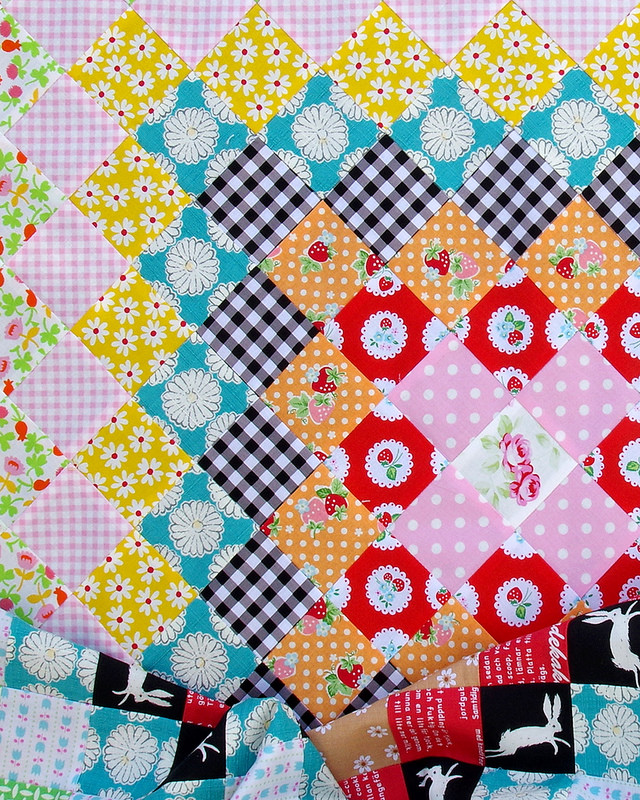 Giant Granny Square Quilt ~ Work in Progress | © Red Pepper Quilts 2017