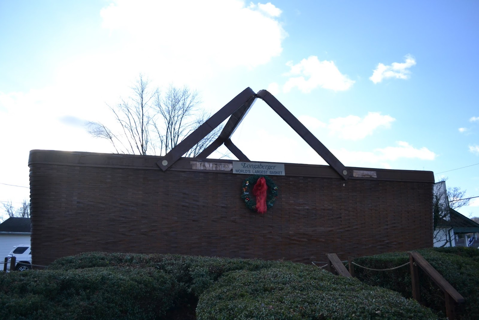 Live free or die Придорожні цікавинки Найбільший у світі кошик