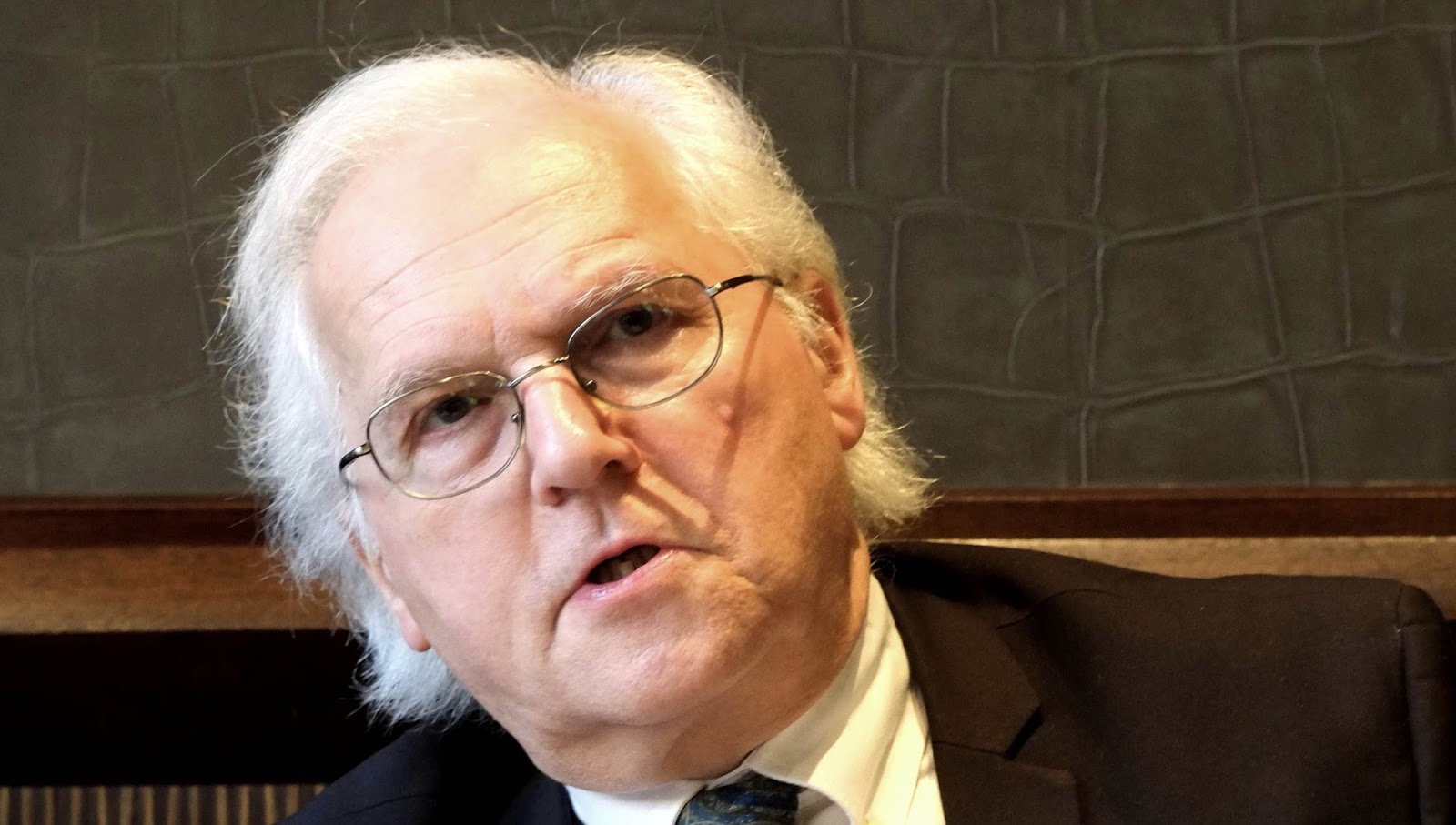 Chen Gai France ) recroqueviller