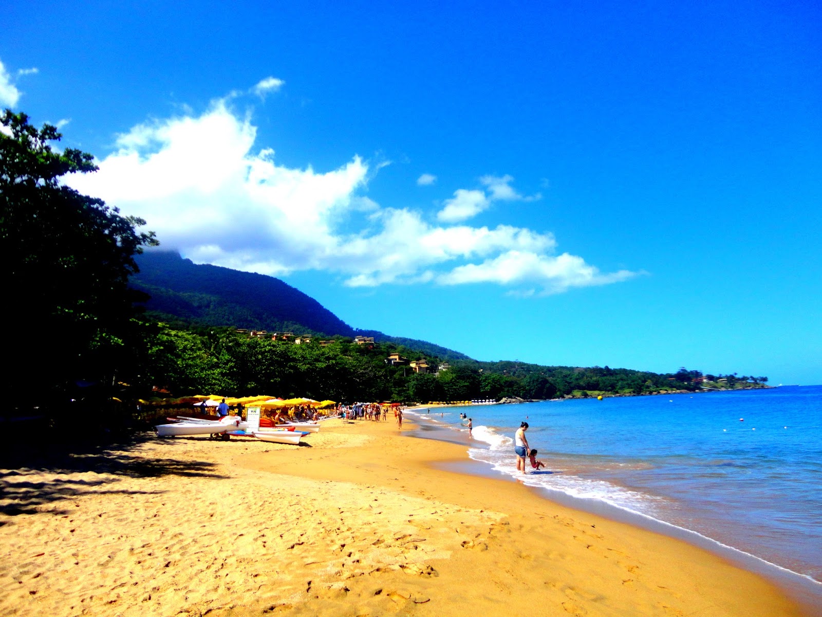 Um mundo de boas coisas! Ilhabela Praia do Curral, Centro Histórico e Pizzaria Mozzarello