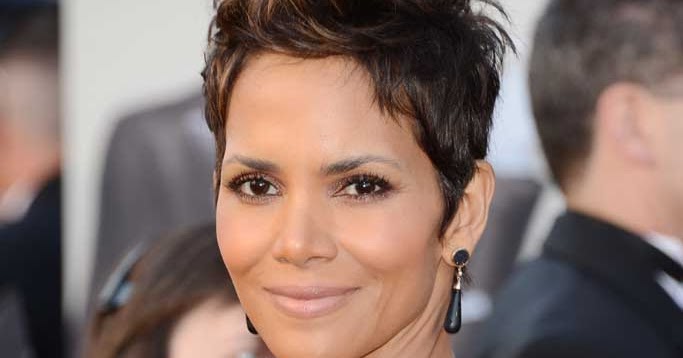 MY LUXURY NOTEBOOK: Halle Berry at Oscars 2013