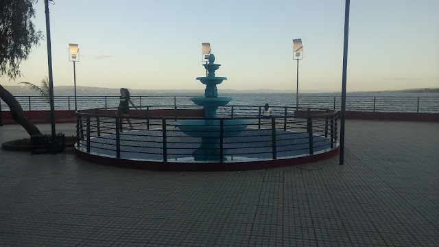 Foto de una uente de agua en la costanera de aregua-TU ESENCIA VIAJERA